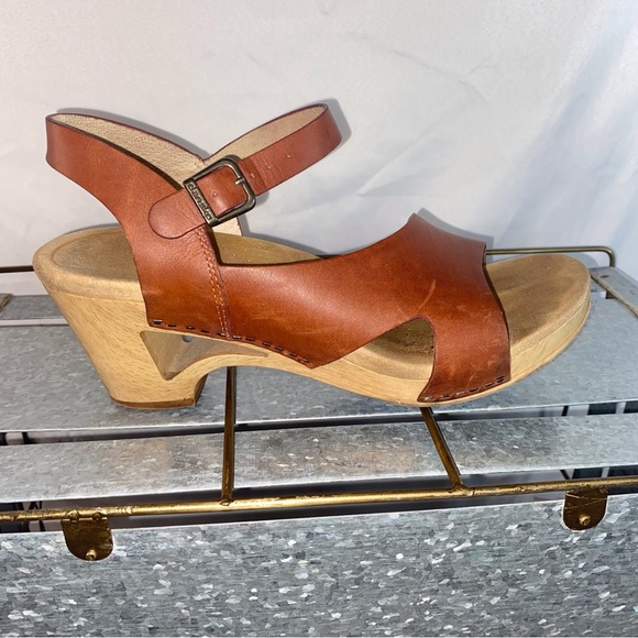 dansko heeled sandals